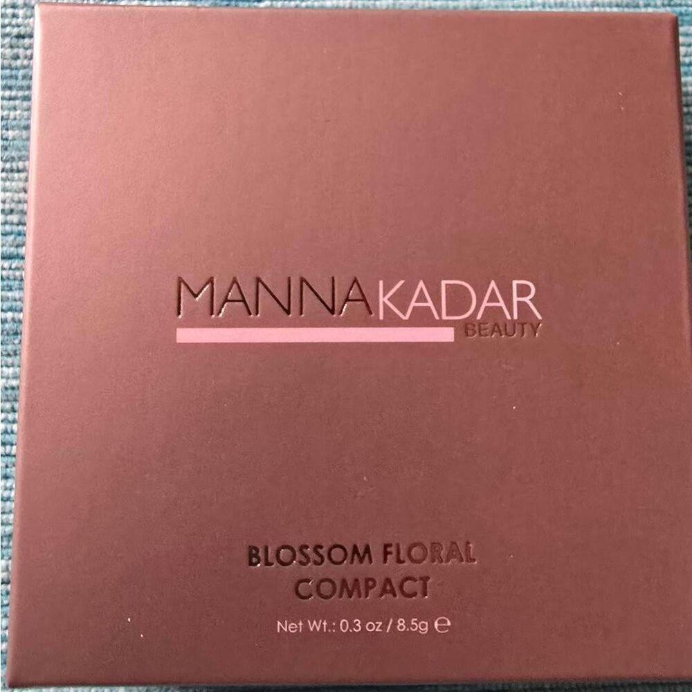 Manna Kadar Blossom Floral Compact, NIB